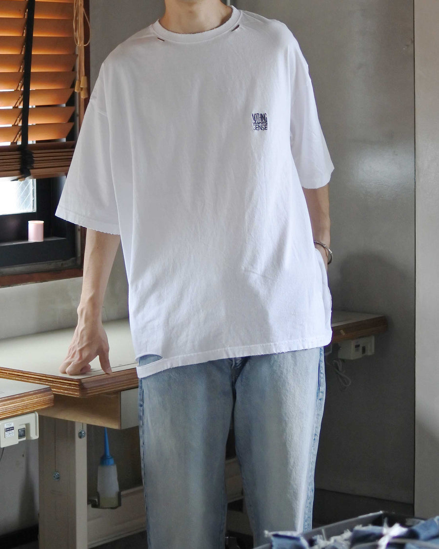 EMBROIDERY DAMAGED S/S T-S WHITE