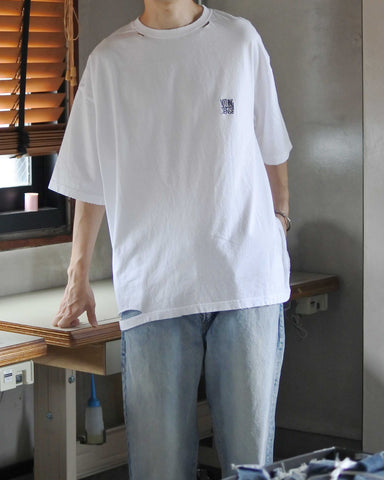 EMBROIDERY DAMAGED S/S T-S WHITE