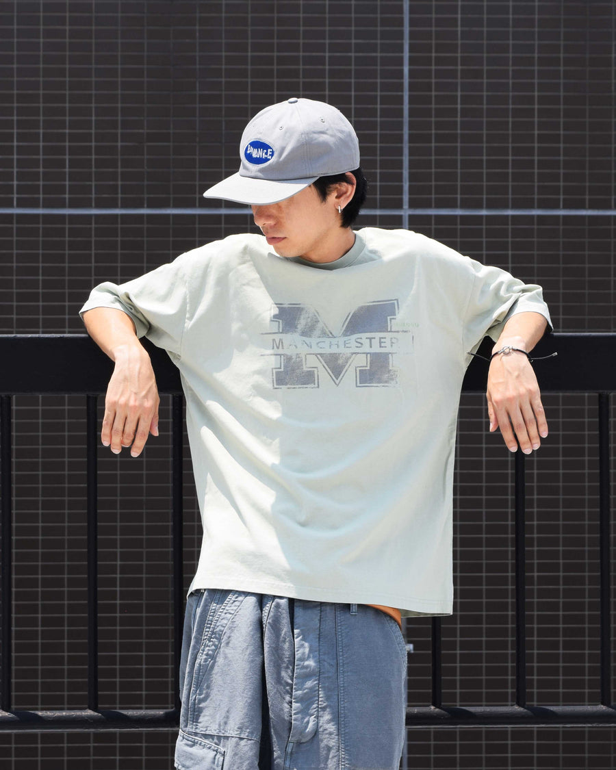 ANACHRONORM マンチェスター プリント ショートスリーブTシャツ グリーン | 5.6oz 天竺 ヘビーウェイト ワンウォッシュ グラデーションプリント 90sカルチャー