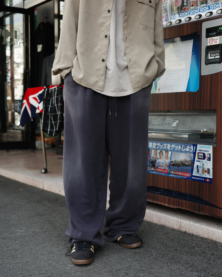 ANACHRONORM フェイデッド タック ワイド スウェットパンツ パープル | 30/10裏毛 硫化染め サステナブルブリーチ ダメージ加工 フロントタック ウエストゴム 日本製