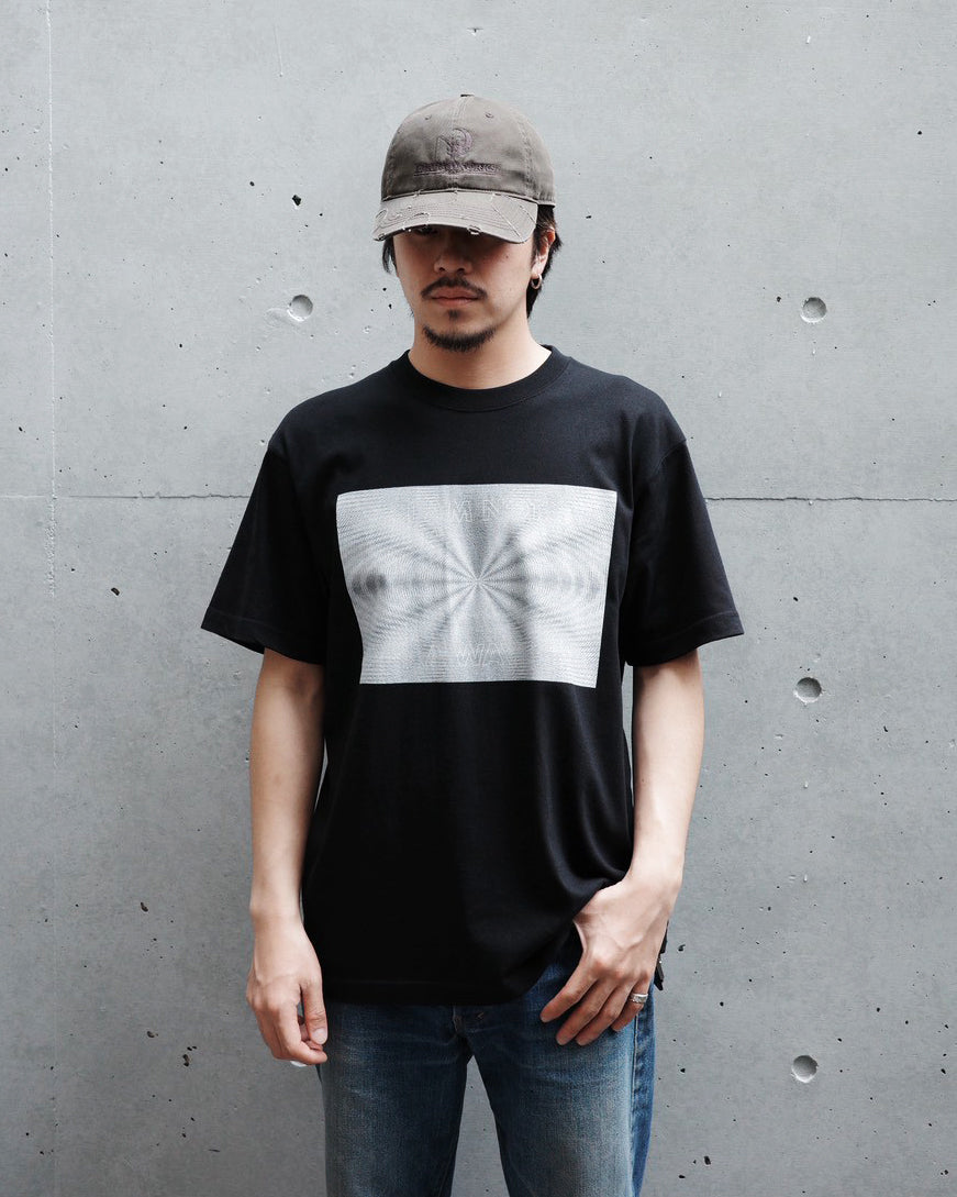 ANACHRONORM ソニックフォーム プリント 半袖Tシャツ ブラック | 90年代 音楽カルチャー 音波 グラフィック コットン100%