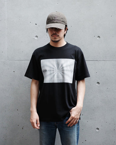 ANACHRONORM ソニックフォーム プリント 半袖Tシャツ ブラック | 90年代 音楽カルチャー 音波 グラフィック コットン100%