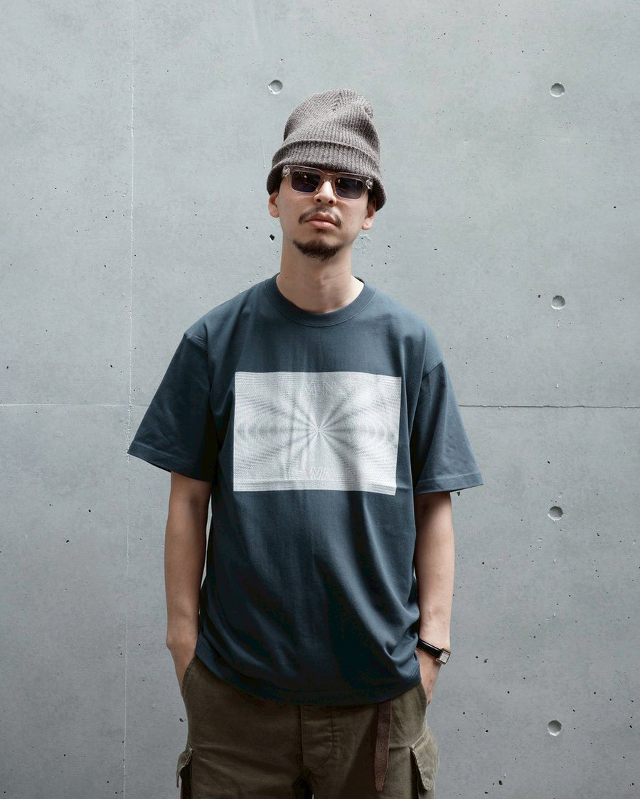 ANACHRONORM ソニックフォーム プリント 半袖Tシャツ スティール | 90年代 音楽カルチャー 音波 グラフィック コットン100%