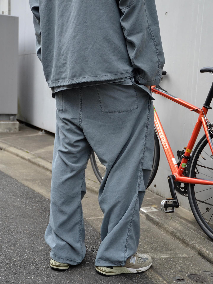 ANACHRONORM ポリエステル ライトウェイト フラップパンツ グレーブルー | 特殊顔料染め タスラン加工 コットンライク 速乾 軽量