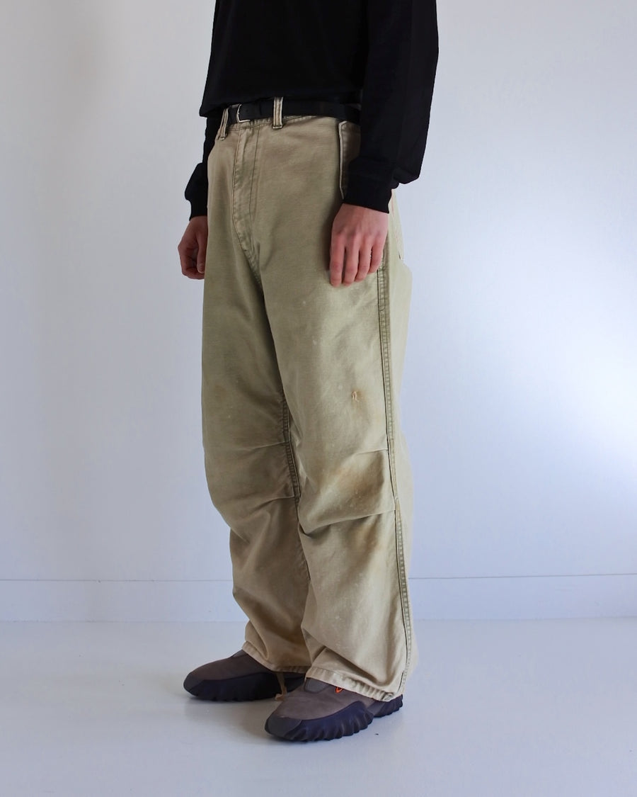 ANACHRONORM バックサテン エイジング ミリタリーフラップパンツ オリーブ | ムラ糸バックサテン 特殊エイジング加工 フラップポケット カーゴポケット ドローコード 日本製