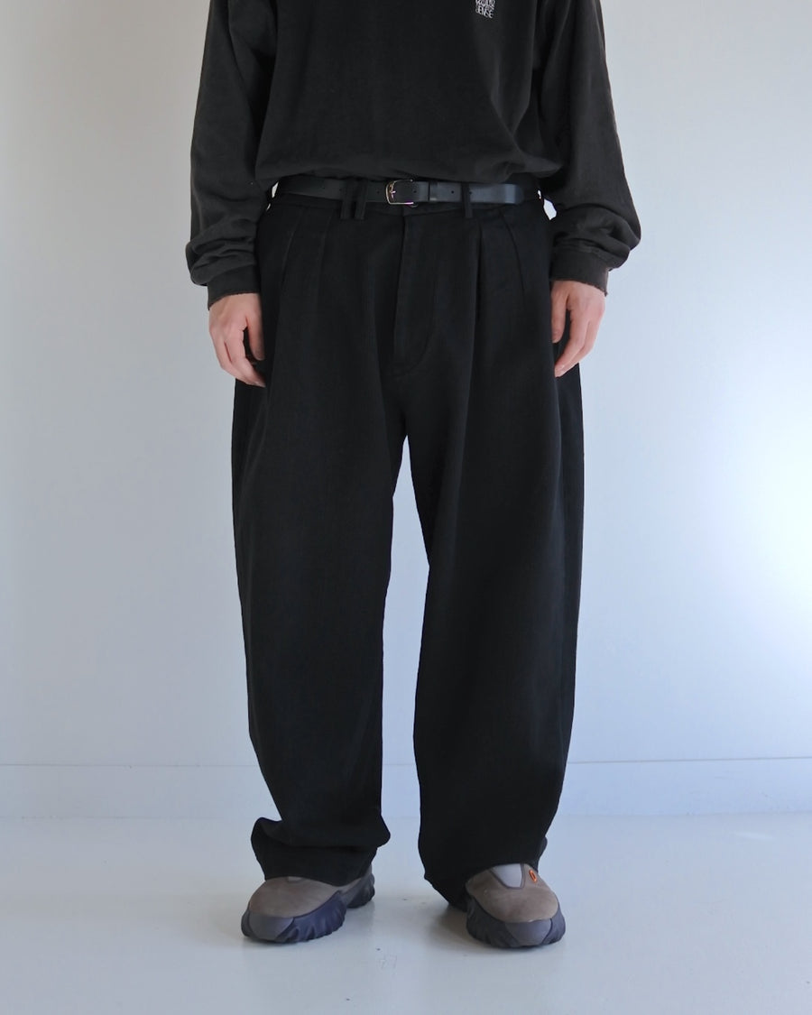 ANACHRONORM ヘビーピケ 2タック ワイドトラウザーズ ブラック | 13oz 先染め硫化ピケ ワンウォッシュ 経年変化 ドレープ 日本製