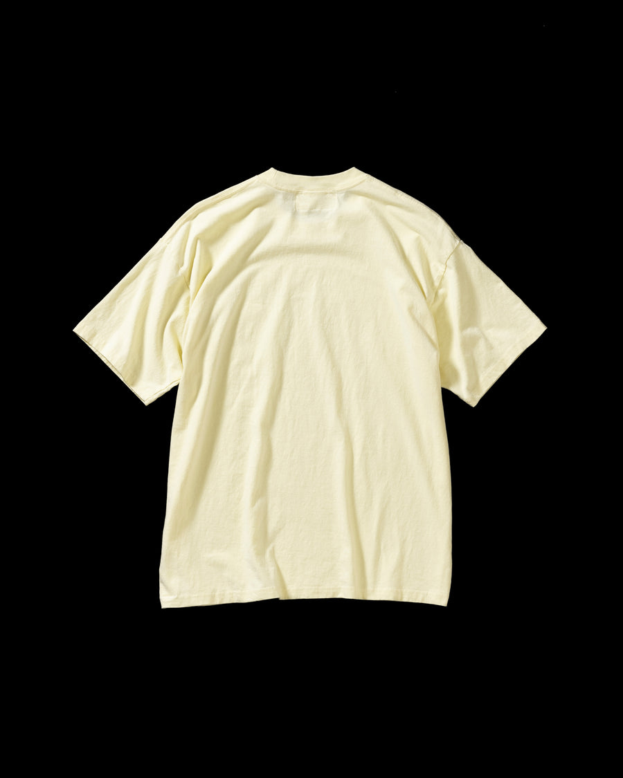 ANACHRONORM ステッカーモチーフ プリント ショートスリーブTシャツ ベージュ | ステイフレッシュコットン 抗菌防臭 抗ウイルス ワンウォッシュ 音楽グループ