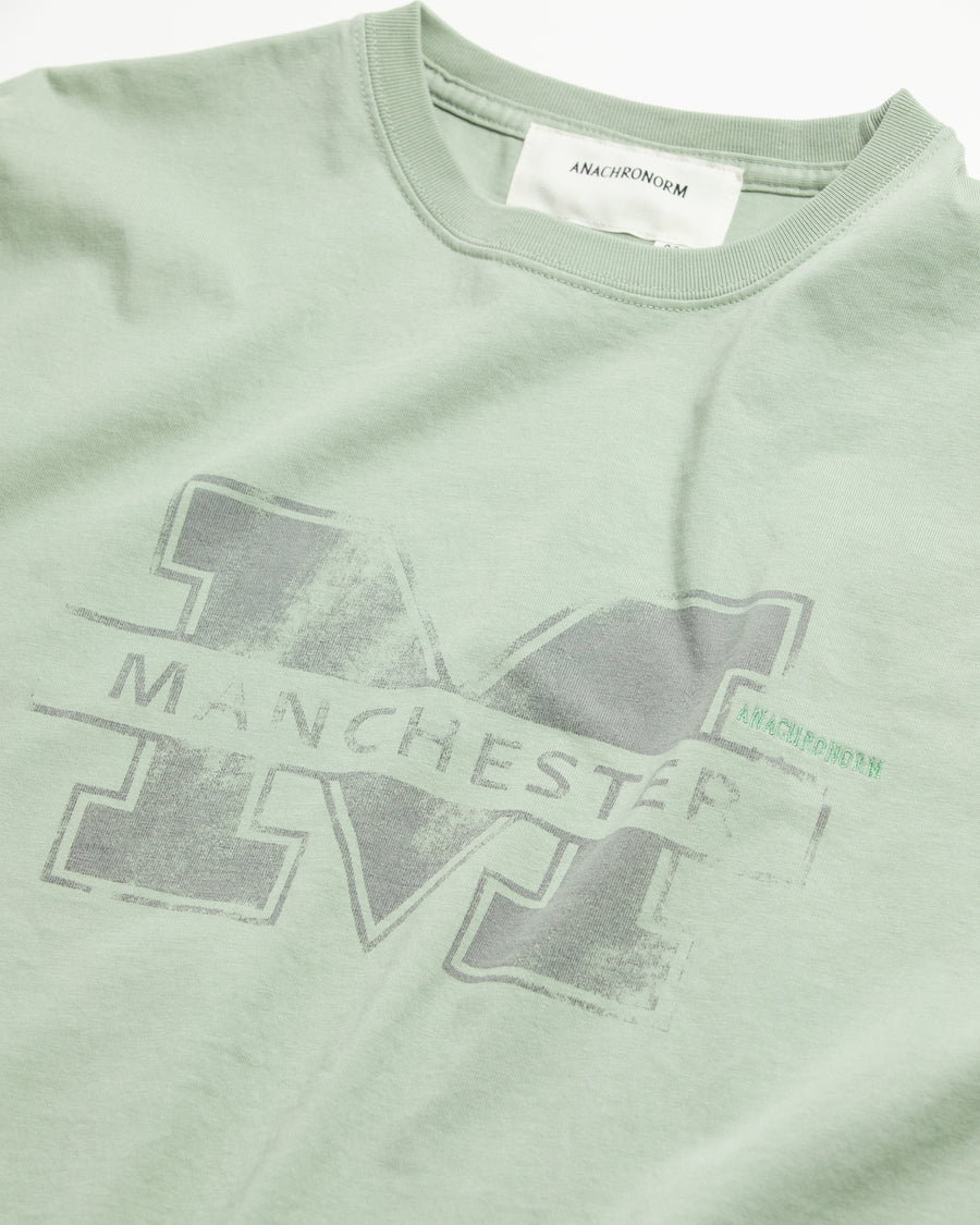 ANACHRONORM マンチェスター プリント ショートスリーブTシャツ グリーン | 5.6oz 天竺 ヘビーウェイト ワンウォッシュ グラデーションプリント 90sカルチャー