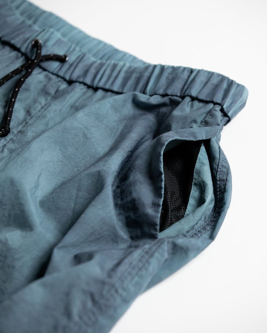 AN344 UTILITY NYLON TUCK EASY PANTS BLUE