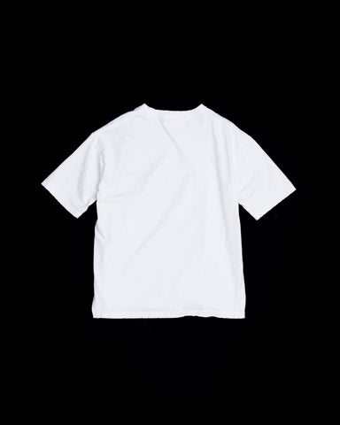 ANACHRONORM ダメージ エンブロイダリー ショートスリーブTシャツ ホワイト | 5.6oz 天竺 ヘビーウェイト 硫化染め サステナブルブリーチ ダメージ加工 ワンポイント刺繍 一点一点