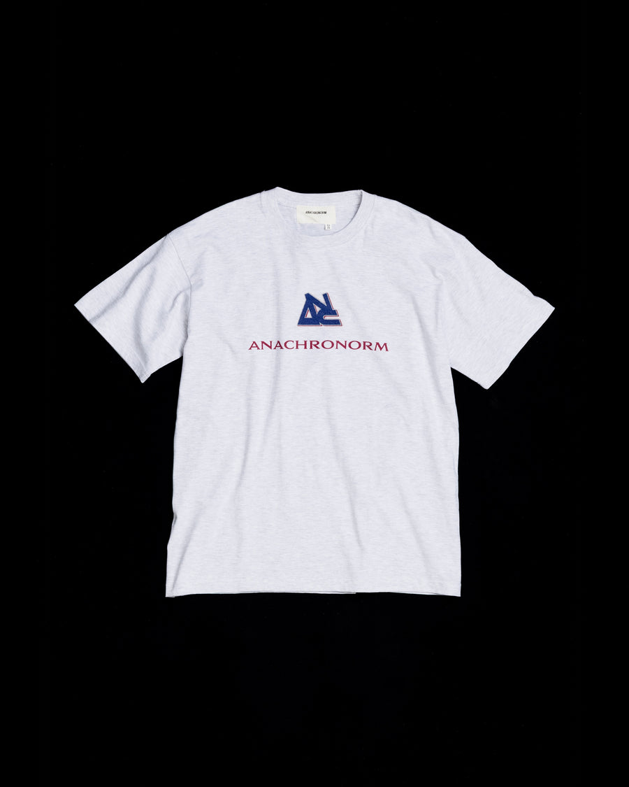 ANACHRONORM リワインドカルチャー ショートスリーブTシャツ アッシュグレー | 6.2oz 天竺 コーマ糸 グラフィックプリント 90s音楽カルチャー