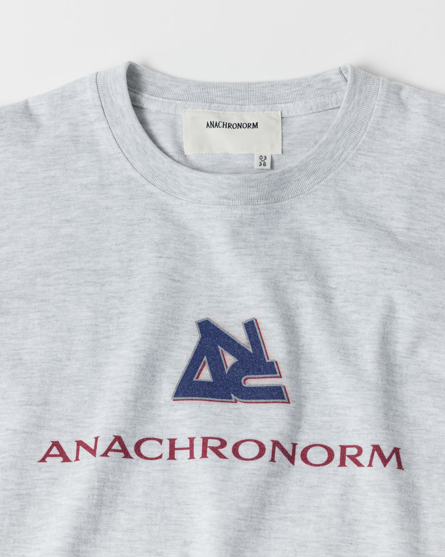 ANACHRONORM リワインドカルチャー ショートスリーブTシャツ アッシュグレー | 6.2oz 天竺 コーマ糸 グラフィックプリント 90s音楽カルチャー