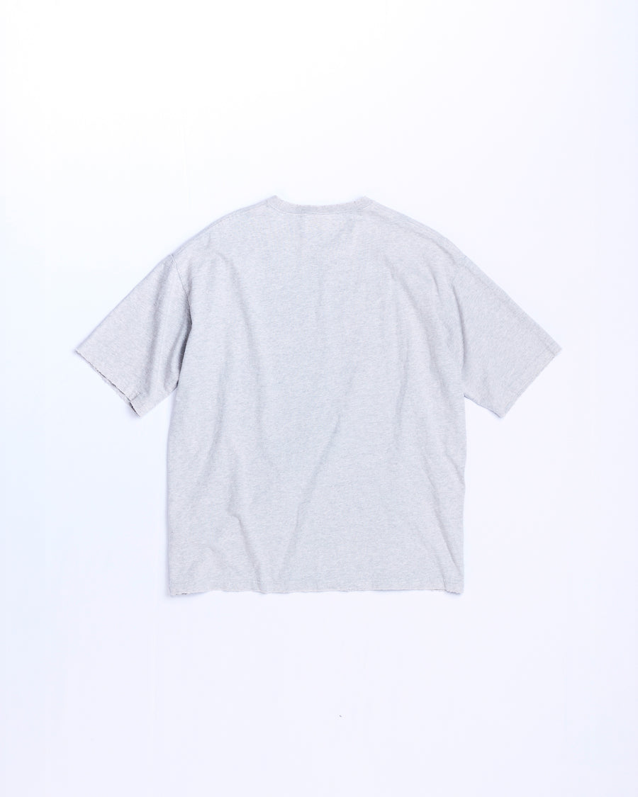 ANACHRONORM ダメージ エンブロイダリー ショートスリーブTシャツ ミックスグレー | 5.6oz 天竺 ヘビーウェイト 硫化染め サステナブルブリーチ ダメージ加工 ワンポイント刺繍 一点一点