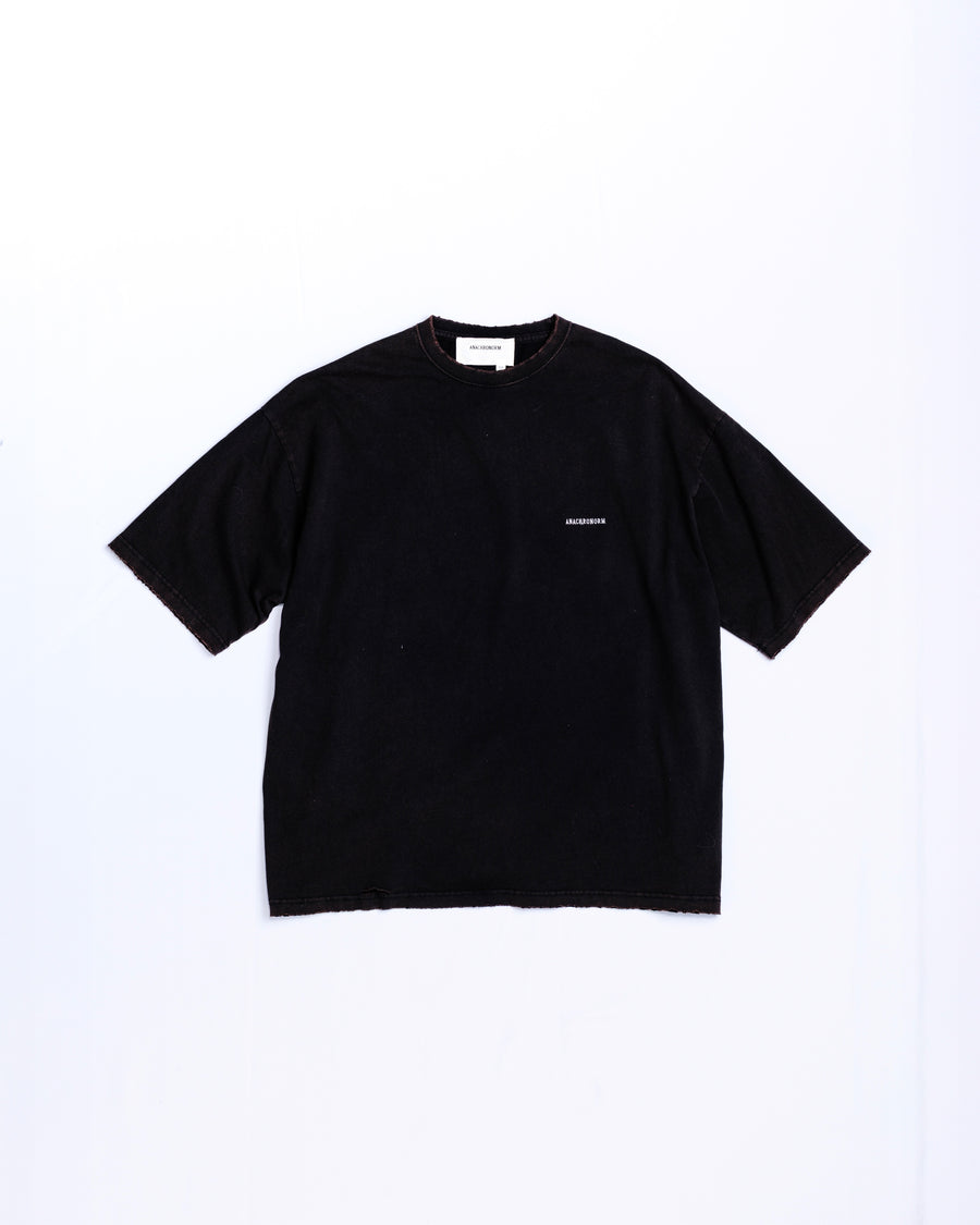 ANACHRONORM ダメージ エンブロイダリー ショートスリーブTシャツ ブラック | 5.6oz 天竺 ヘビーウェイト 硫化染め サステナブルブリーチ ダメージ加工 ワンポイント刺繍 一点一点