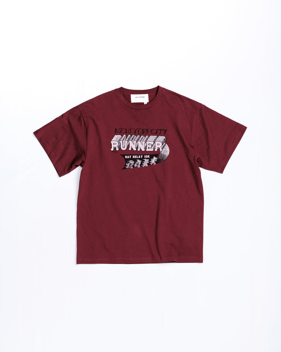 ANACHRONORM × Souvenyr NYC ランニング 半袖Tシャツ バーガンディ | コラボグラフィック ヴィンテージ ニューヨーク コットン100%