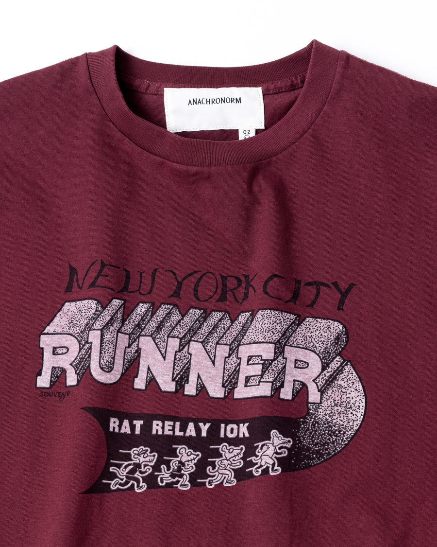 ANACHRONORM × Souvenyr NYC ランニング 半袖Tシャツ バーガンディ | コラボグラフィック ヴィンテージ ニューヨーク コットン100%