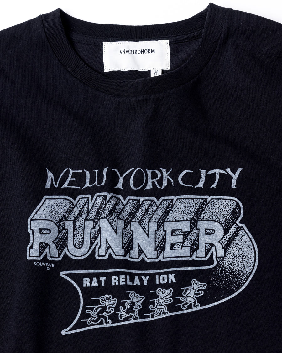 ANACHRONORM × Souvenyr NYC ランニング 半袖Tシャツ ブラック | コラボグラフィック ヴィンテージ ニューヨーク コットン100%