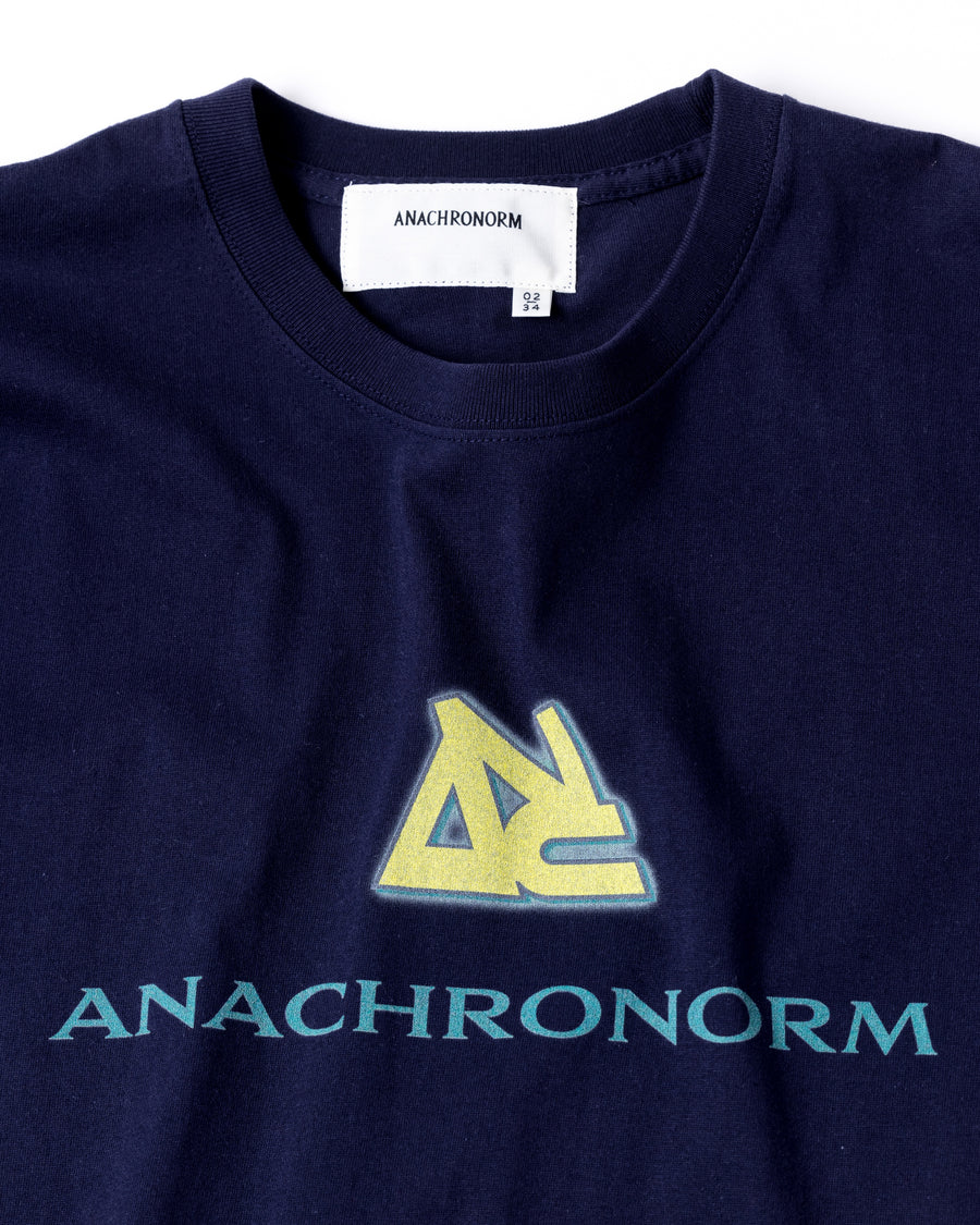 ANACHRONORM リワインドカルチャー ショートスリーブTシャツ ネイビー | 6.2oz 天竺 コーマ糸 グラフィックプリント 90s音楽カルチャー