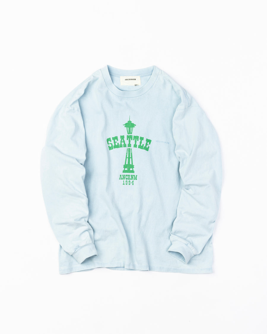 ANACHRONORM スペースニードル ダメージ ロングスリーブTシャツ サックス | ステイフレッシュコットン サステナブルブリーチ ステンシルプリント 左胸刺繍 一点一点