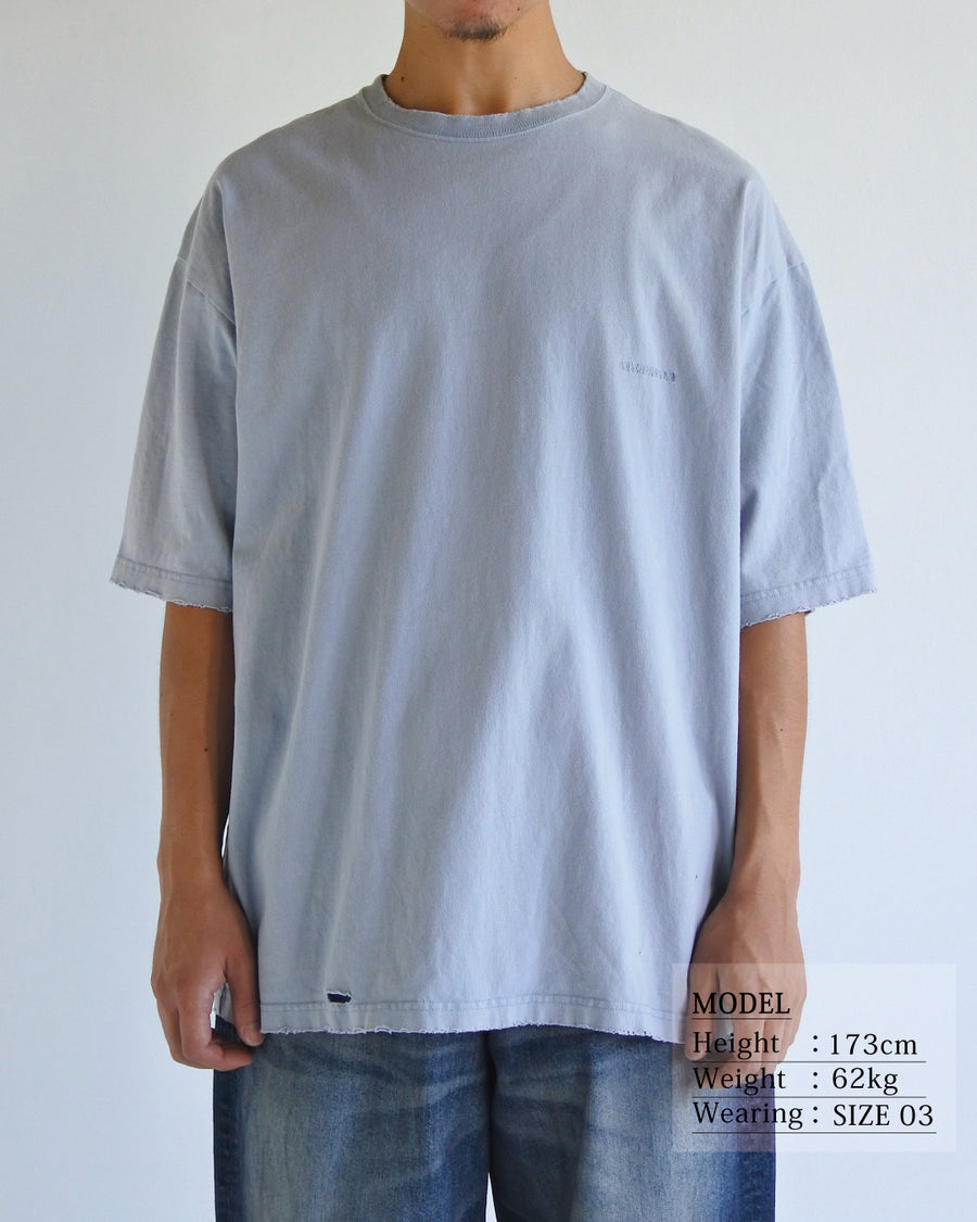 ANACHRONORM ダメージ エンブロイダリー ショートスリーブTシャツ スカイブルー | 5.6oz 天竺 ヘビーウェイト 硫化染め サステナブルブリーチ ダメージ加工 ワンポイント刺繍 一点一点
