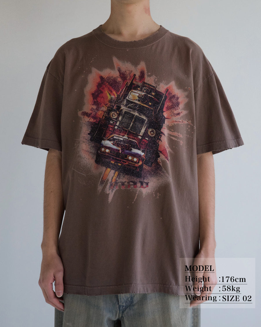 ANACHRONORM フレーム グラフィックTシャツ ダスティブラウン | 5.6oz天竺 アメリカンカルチャーモチーフ 特殊染色 変色加工 一点一点