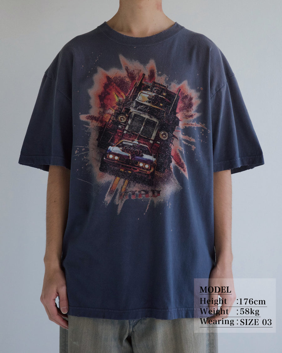 ANACHRONORM フレーム グラフィックTシャツ ダスティネイビー | 5.6oz天竺 アメリカンカルチャーモチーフ 特殊染色 変色加工 一点一点 