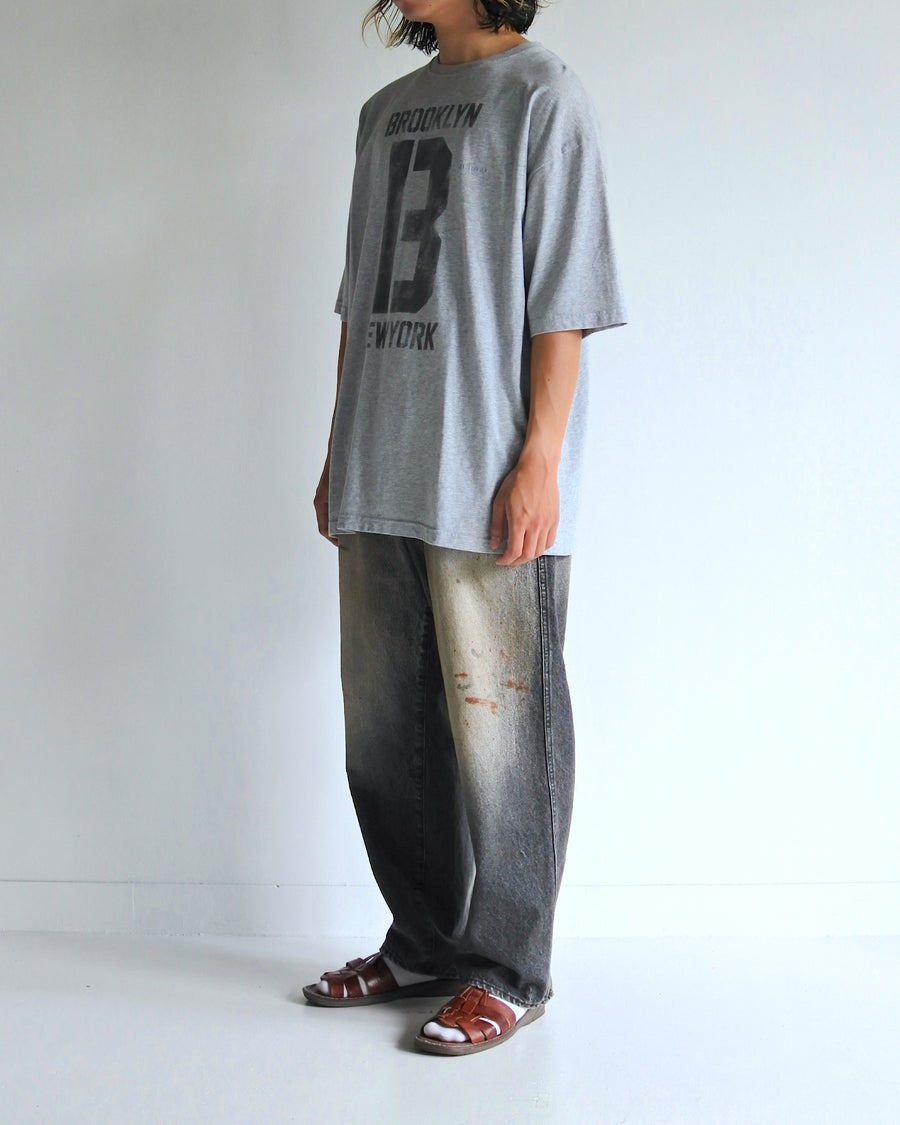 ANACHRONORM ブルックリン プリント ショートスリーブTシャツ アッシュグレー | 5.6oz 天竺 ヘビーウェイト ワンウォッシュ カスレ刷り ステンシルアート