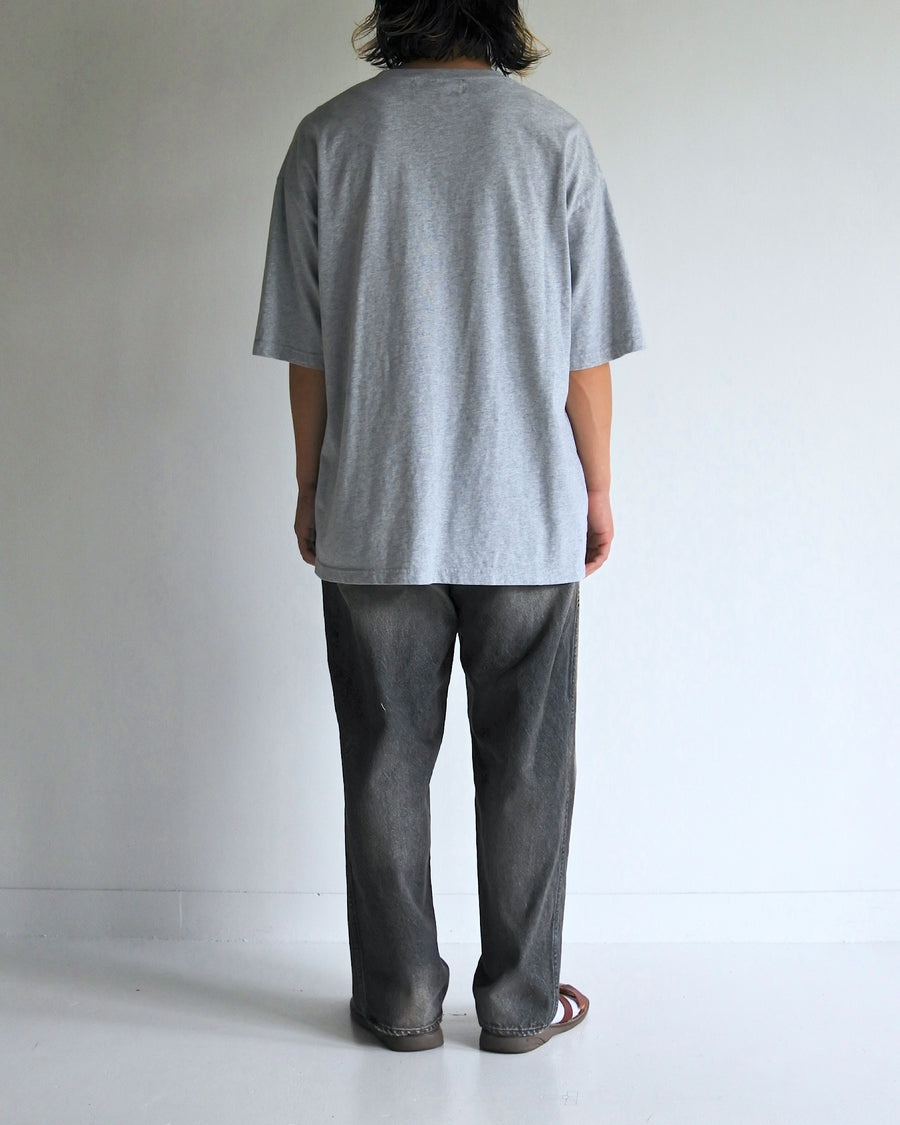 ANACHRONORM ブルックリン プリント ショートスリーブTシャツ アッシュグレー | 5.6oz 天竺 ヘビーウェイト ワンウォッシュ カスレ刷り ステンシルアート