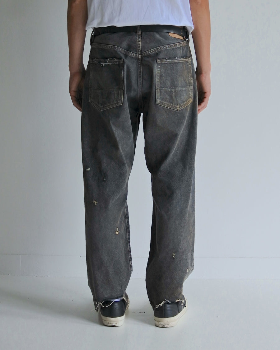 ANACHRONORM レギュラーテーパード リメイク 5ポケット ブラックデニムパンツ black denim remake 5 pocket jeans model back view