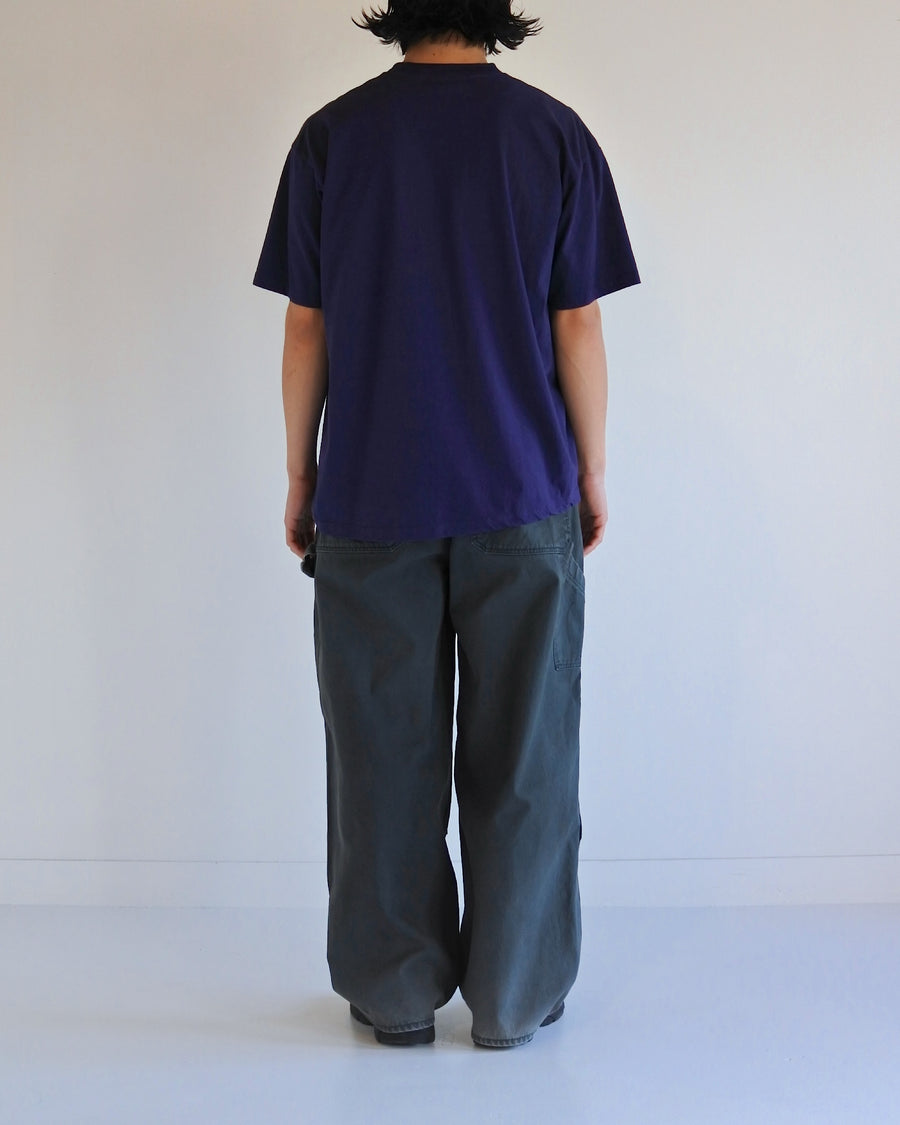 ANACHRONORM ステッカーモチーフ プリント ショートスリーブTシャツ ネイビー | ステイフレッシュコットン 抗菌防臭 抗ウイルス ワンウォッシュ 音楽グループ
