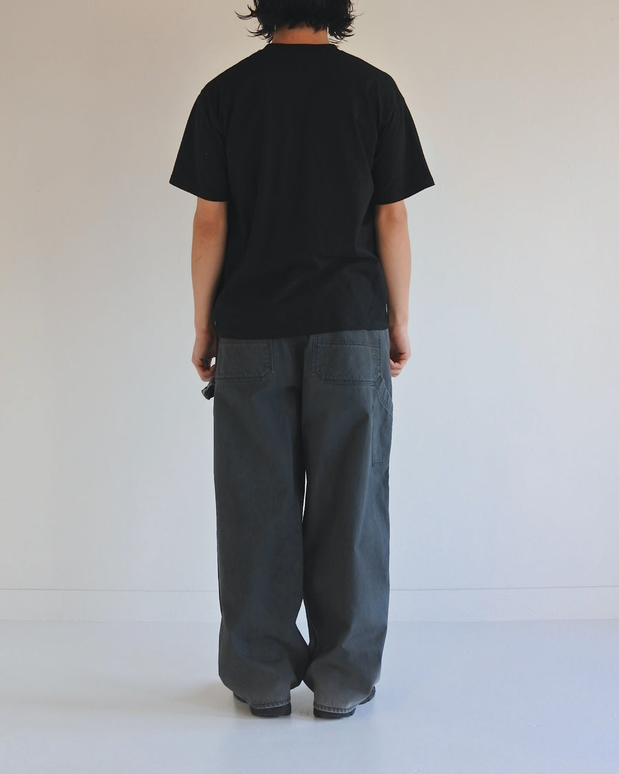 ANACHRONORM ステッカーモチーフ プリント ショートスリーブTシャツ ブラック | ステイフレッシュコットン 抗菌防臭 抗ウイルス ワンウォッシュ 音楽グループ 