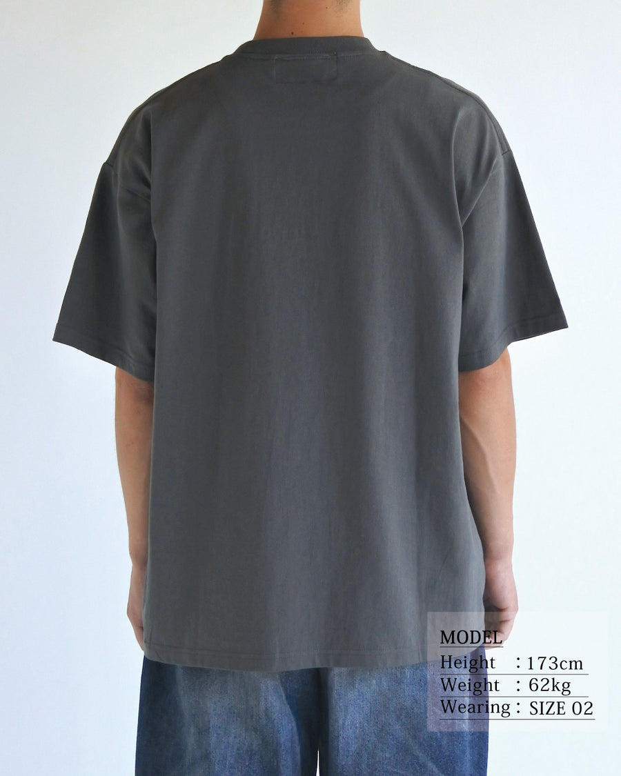 ANACHRONORM スタンダード 刺繍 半袖Tシャツ チャコール | ロゴ刺繍 ステイフレッシュコットン 抗菌防臭 リラックスシルエット
