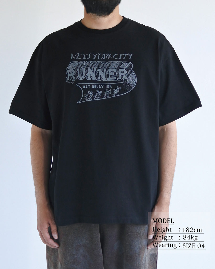 ANACHRONORM × Souvenyr NYC ランニング 半袖Tシャツ ブラック | コラボグラフィック ヴィンテージ ニューヨーク コットン100%