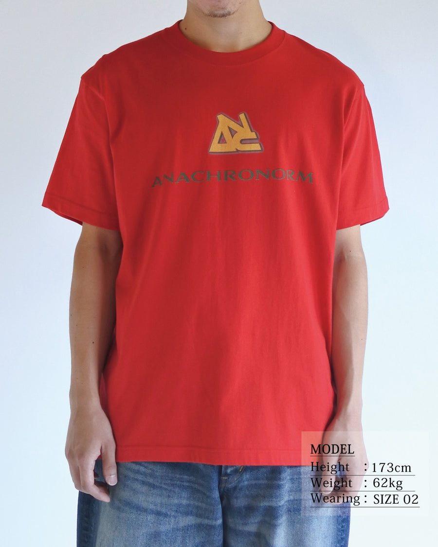 ANACHRONORM リワインドカルチャー ショートスリーブTシャツ レッド | 6.2oz 天竺 コーマ糸 グラフィックプリント 90s音楽カルチャー