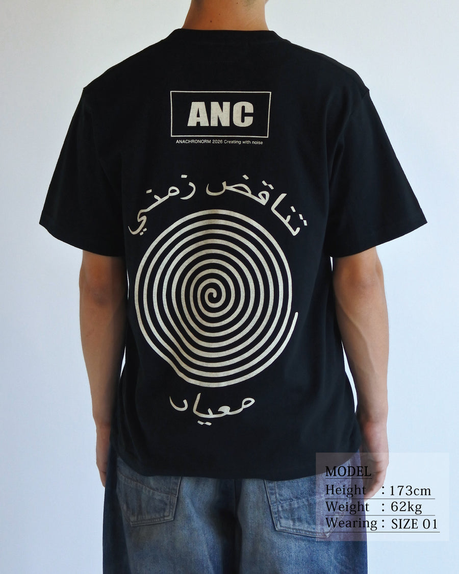 ANACHRONORM ヴォルテックス プリント 半袖Tシャツ ブラック | 90年代 音楽カルチャー グラフィック 渦 コットン100%