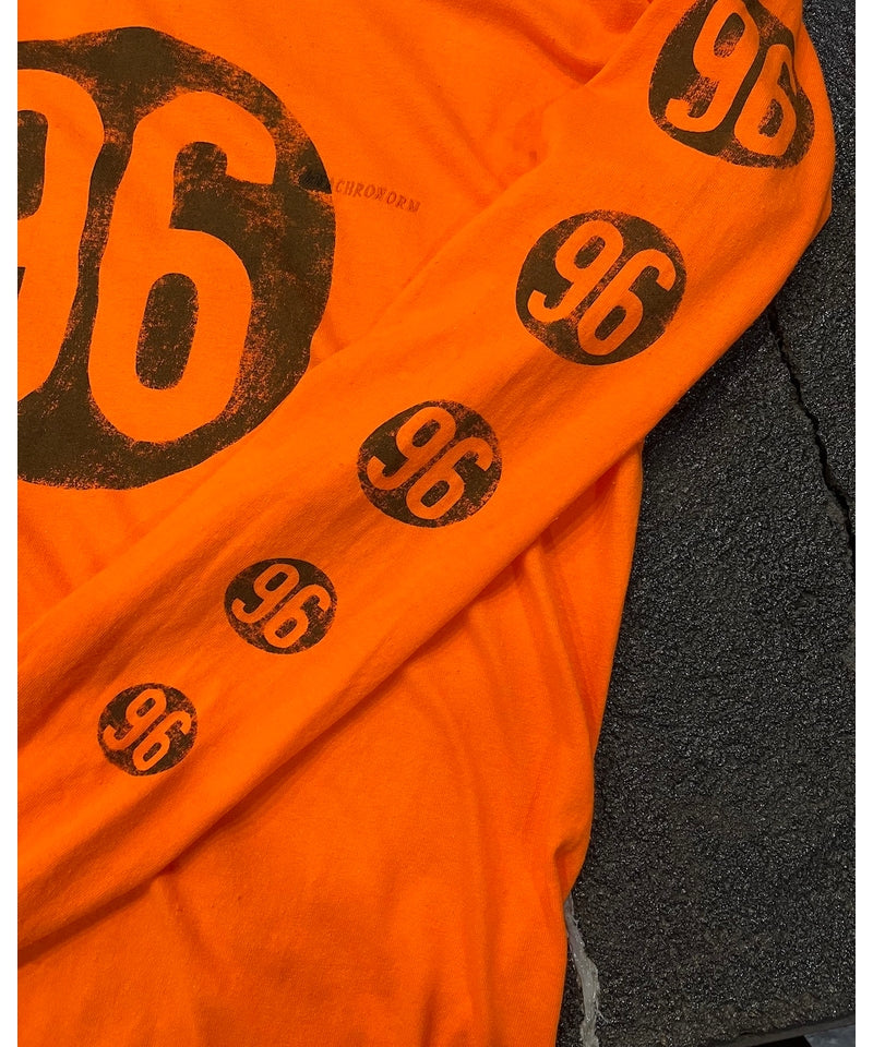 ANACHRONORM ナンバー"96" ロングスリーブTシャツ オレンジ | GILDAN 6.0oz オープンエンド糸 ワンウォッシュ 90sスケートブランド ロゴモチーフ